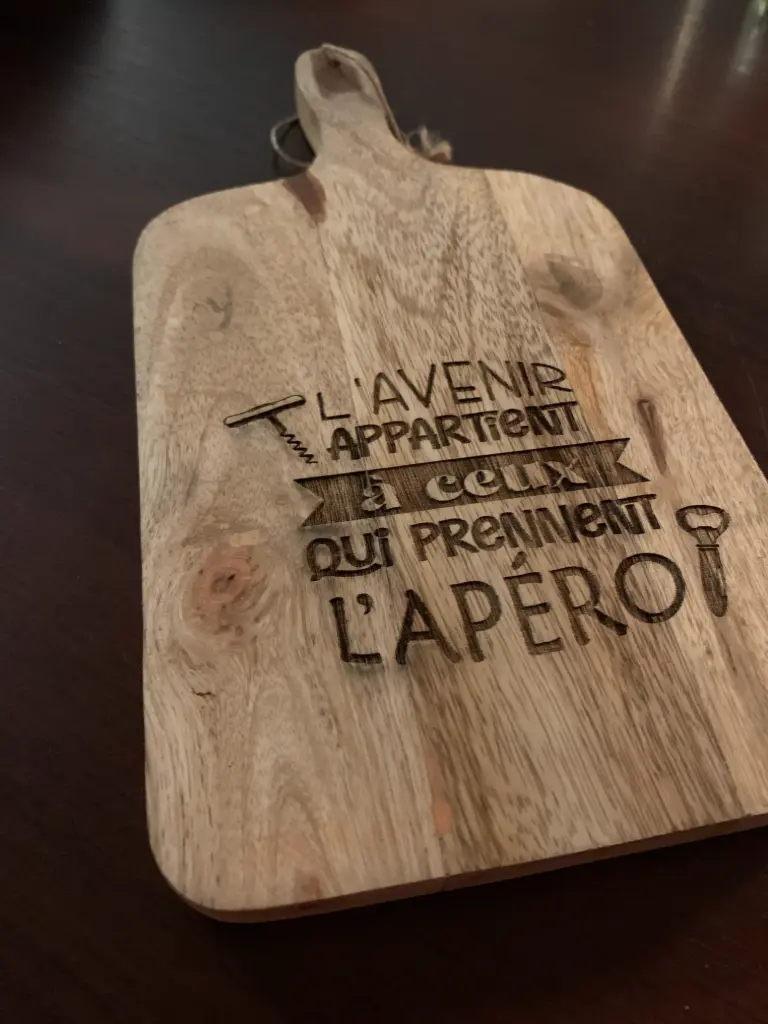 Planche à découper "L'avenir appartient ..."